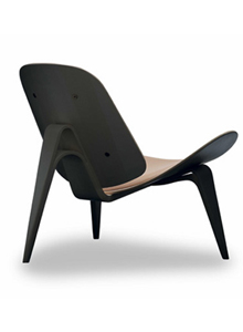 Hans Wegner CH07 Lounge Chair Beach Black with White Leather