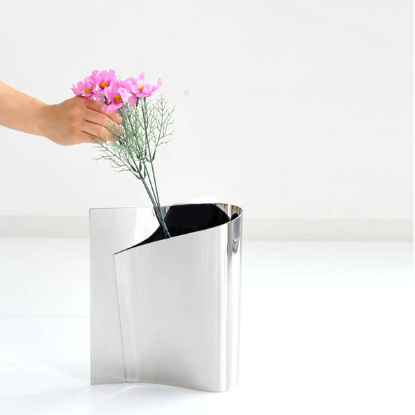 E Li Li Decorative Lily Shaped Flower Vase In Steel By Alessi