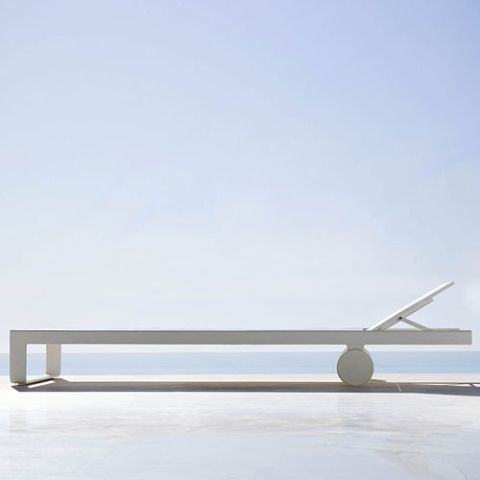 Gandia Blasco Tumbona Flat Modern Outdoor Chaise Lounge