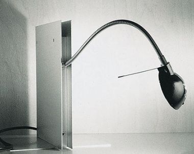 Oskar® LED Lamp | Ingo Maurer Oskar Bookshelf Light