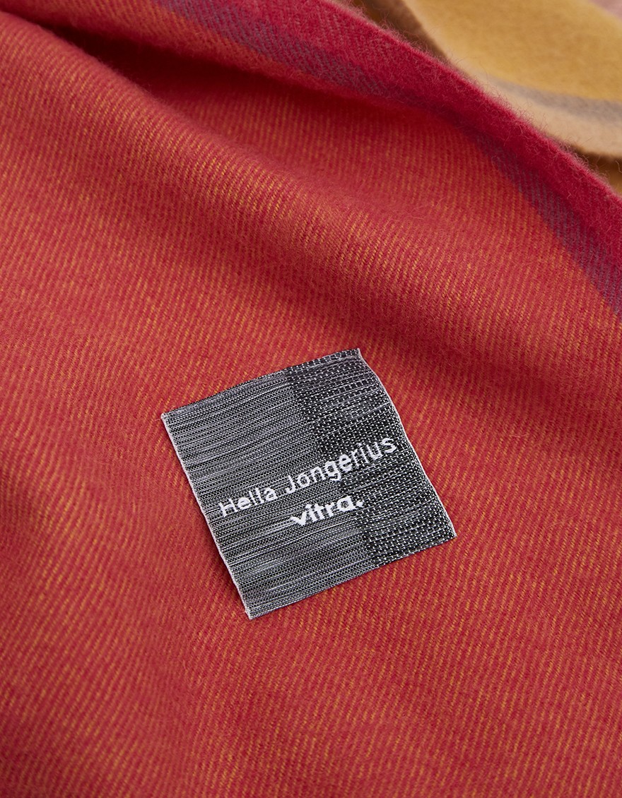 Colour clearance block throw